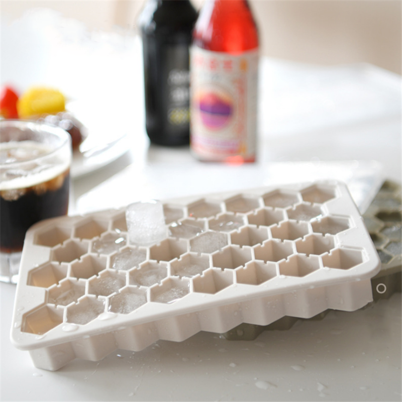 3D Diamonds Silicone Ice Cube Trays, Diamond Shape Ice Cube TrayHot Sale Summer Promotion Gift 37 Cavities Small Honeycomb Silicone Rhombus Ice Cube Tray with Lid